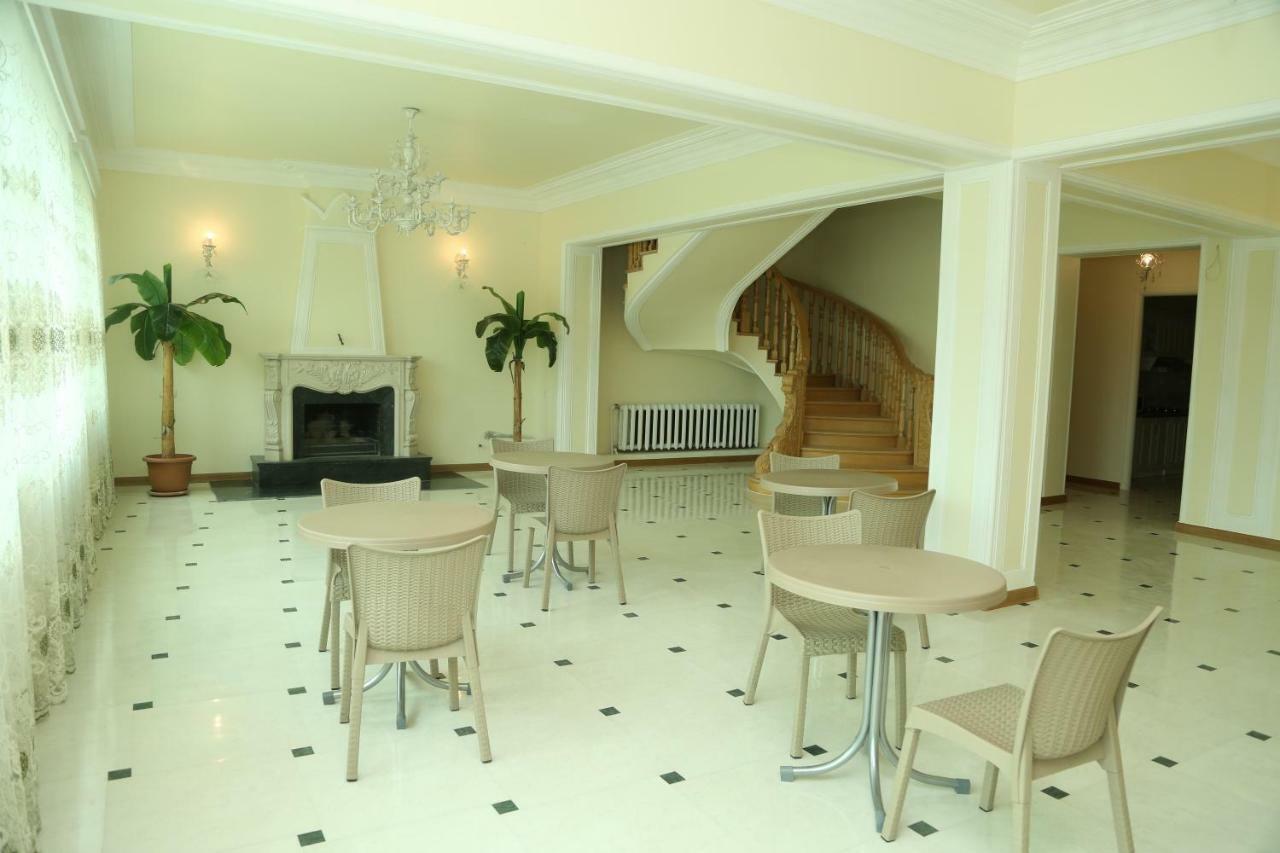 Apartments City On The Palm Тбилиси Екстериор снимка